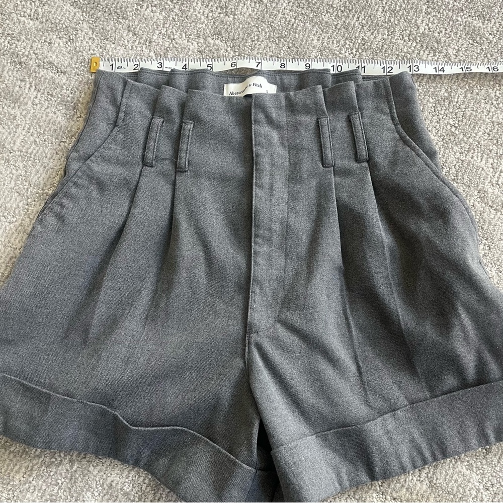 Abercrombie & Fitch Ultra High Rise Grey Trouser Pleated Cuffed Shorts Size S - Picture 7 of 9